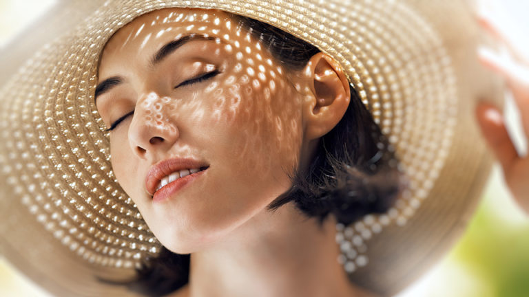 Macche solari della pelle: come riconoscerle e come eliminarle definitivamente